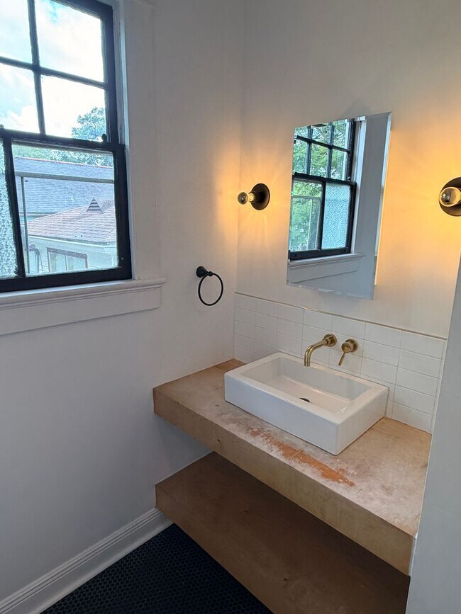 Building Photo - 1233-1237 Poland Avenue