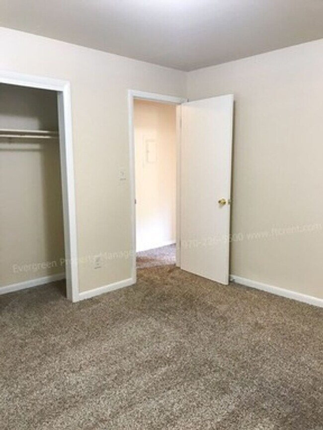 Building Photo - 1700 Larch St