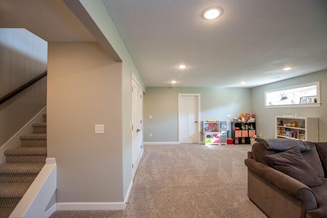 Building Photo - Stunning 4 Bed, 3 Bath Home | 3-Car Garage | Scenic Meadows