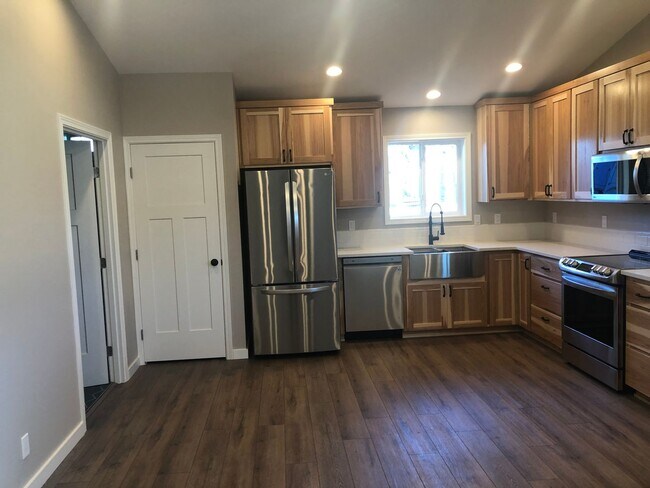 Building Photo - Beautiful 1 bedroom 1 bath house in Springfield!