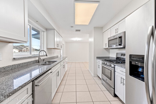 Building Photo - 420 S Tropical Trail