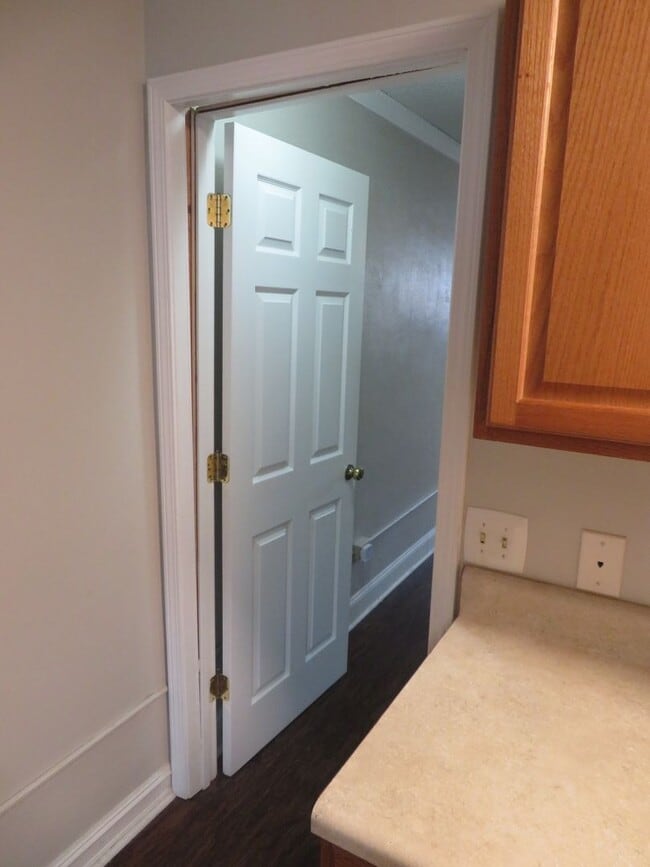 Building Photo - Fantastic deal on 1Bed/1Ba at Evian Towers!  $1000 per month through July 2026