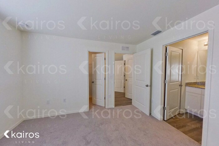 Building Photo - 3024 NE 1st Ave