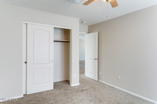 Building Photo - 2343 W Tallgrass Trail