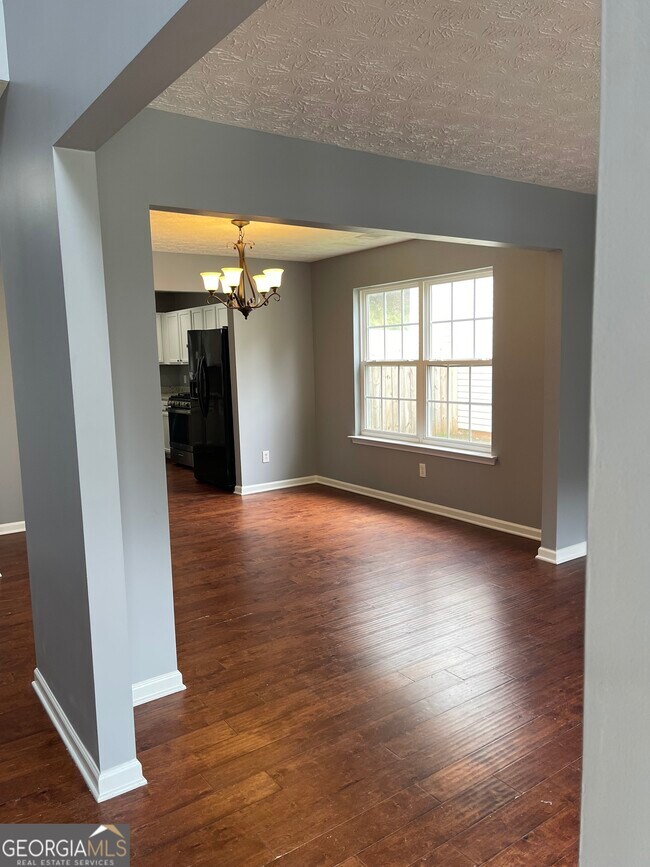 Building Photo - 116 Village Trce