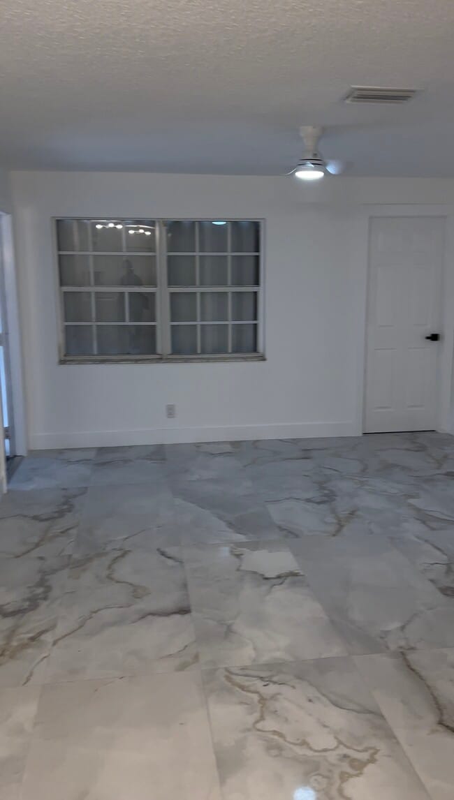 Building Photo - 5911 NW 19th Ct