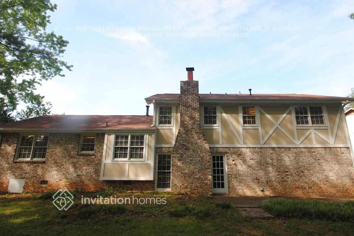 Building Photo - 230 Meadowood Ct