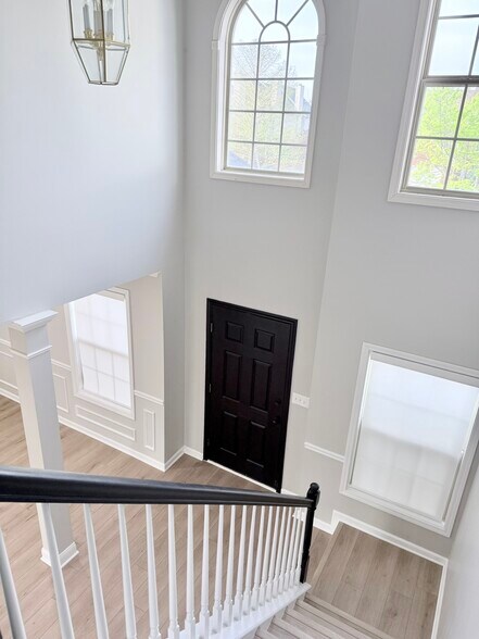 Building Photo - 588 Wellington Gardens Dr