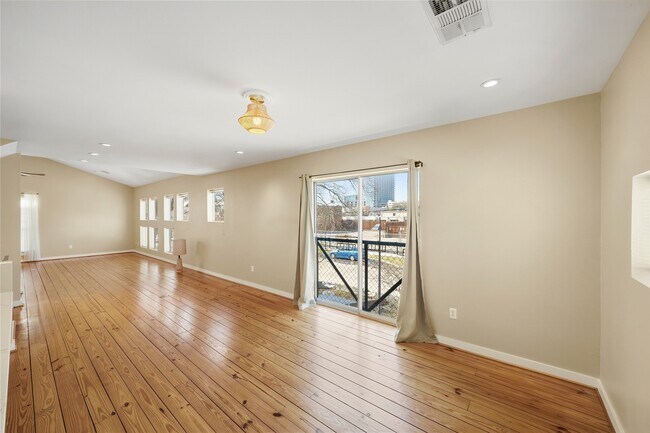 Building Photo - 1302 Rosalie St