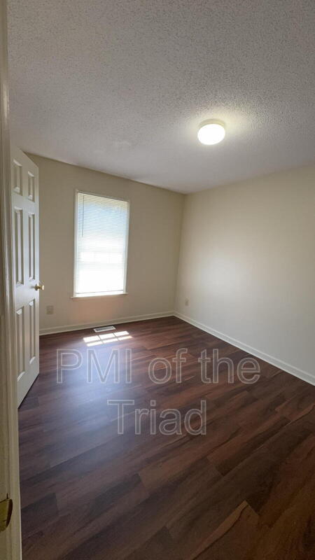 Building Photo - 309 Swing Dairy Rd