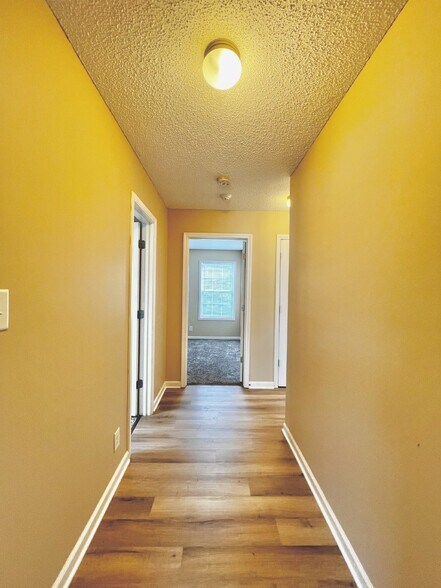Building Photo - 397 Paris Dr