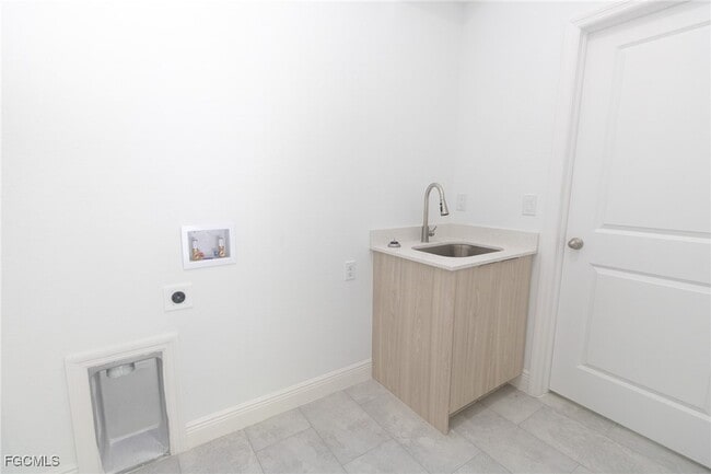 Building Photo - 1087 Rugby Cir