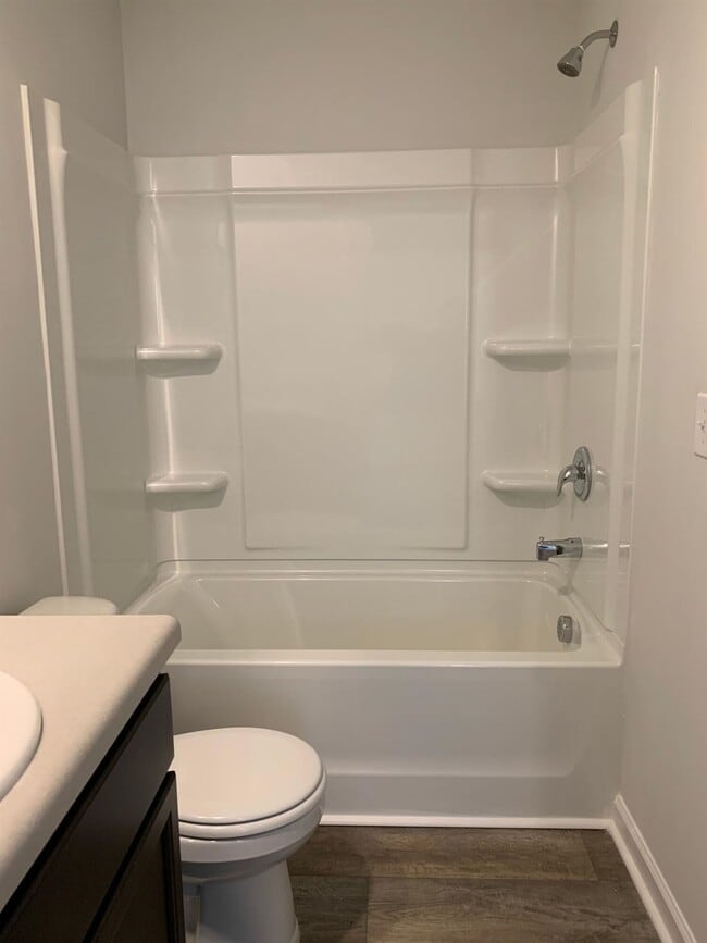 Building Photo - 235 Spencer Cir