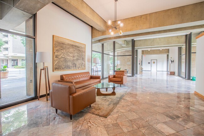 Building Photo - Charming Studio Condo in Southwest Waterfr...