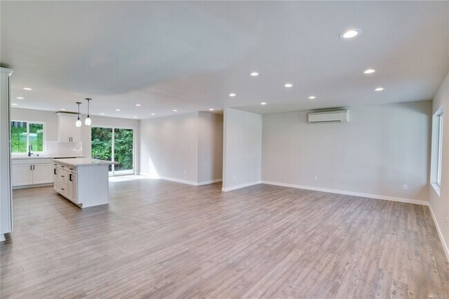 Building Photo - 2721 Lincoln Avenue SE, Port Orchard, WA, ...