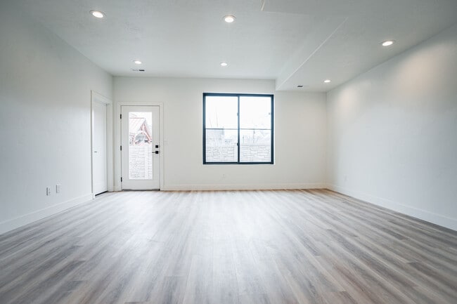 Building Photo - 5342 W Dosh Ln
