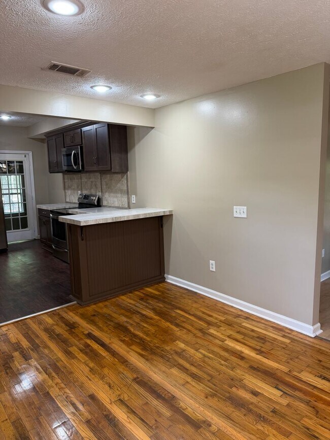 Building Photo - 503 Lake Condy Rd