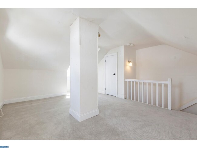 Building Photo - Renovated 4 Bedroom, 1.5 Bath House - Walk...