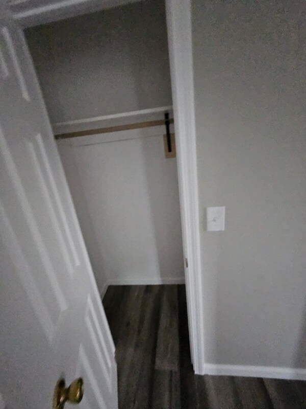 Building Photo - 123 Walnut St