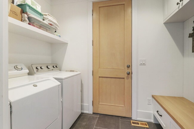 Building Photo - 3 N Walworth Ave