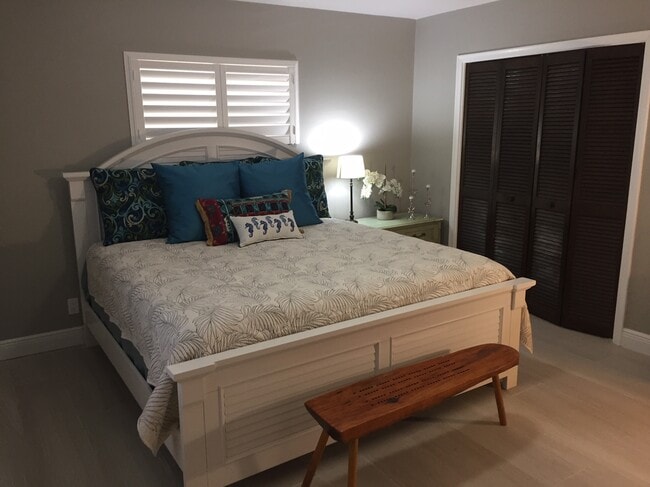 Building Photo - 381 SE 16th Ave