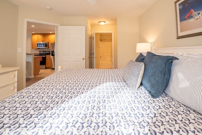 Building Photo - FULLY FURNISHED OFF-SEASON  1 BEDROOM NOW AVAILABLE