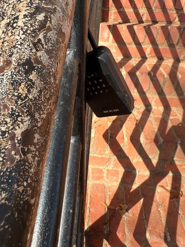 Building Photo - Stunning 2BR/1BA  Condo in Charlotte!!