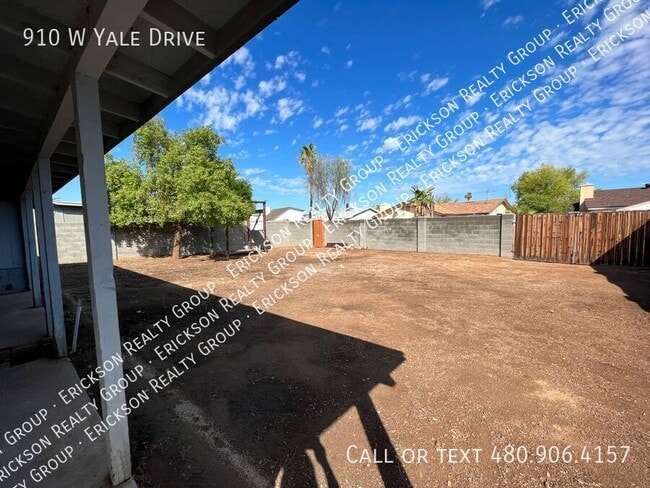 Building Photo - 910 W Yale Dr