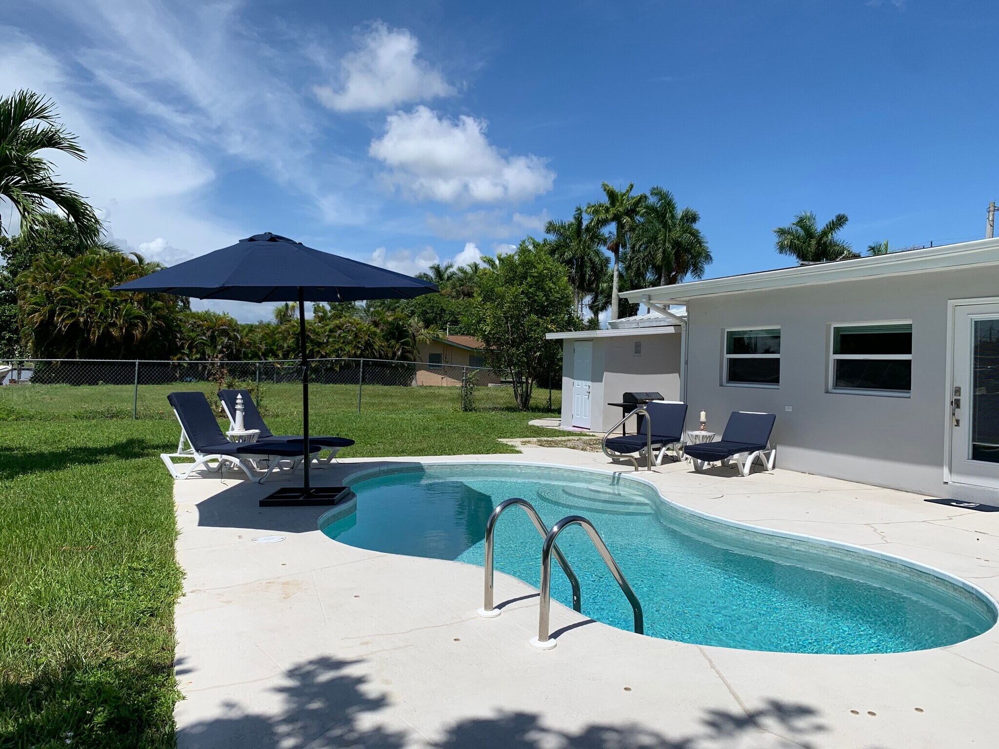 Building Photo - 5330 Bayshore Ave