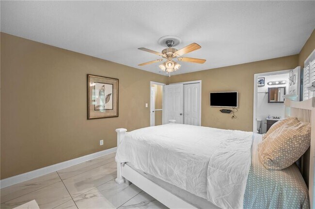 Building Photo - 4839 Lehigh Dr