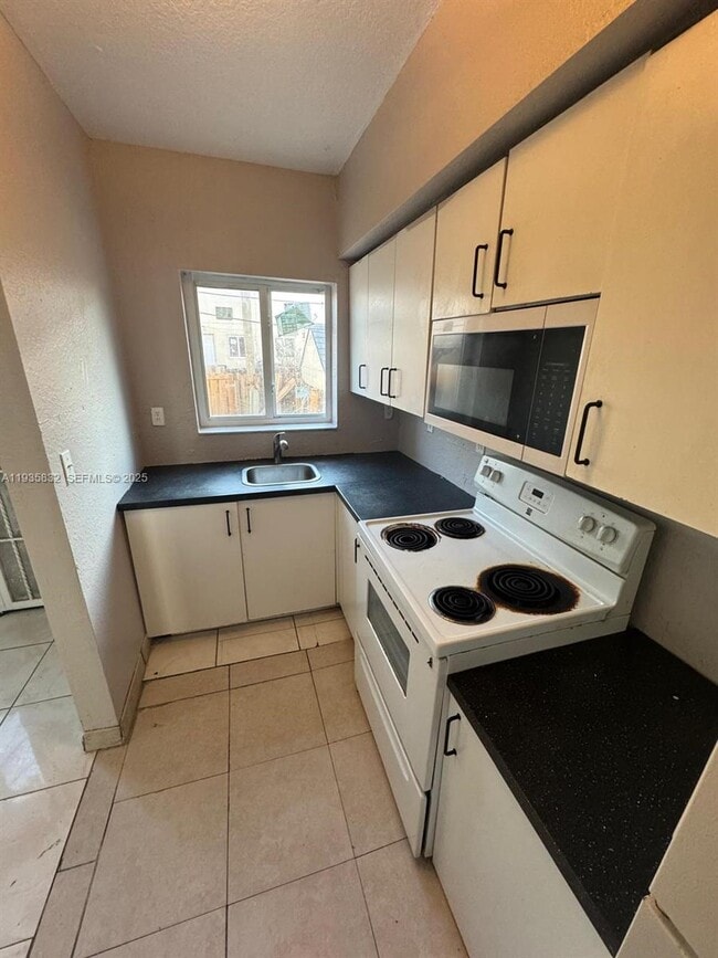 Building Photo - 8407 NW 5th Ave