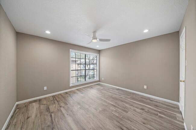 Building Photo - 1311 Antoine Dr