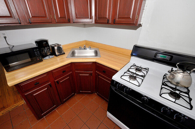 Building Photo - 414 W 46th St