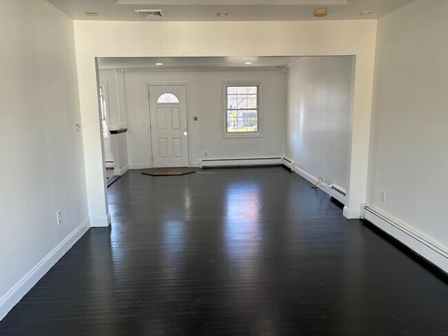 Building Photo - 303 West Ln