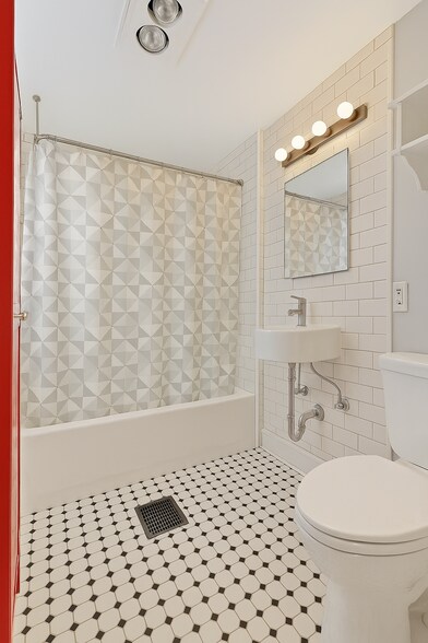 Building Photo - 3017 Harriet Ave