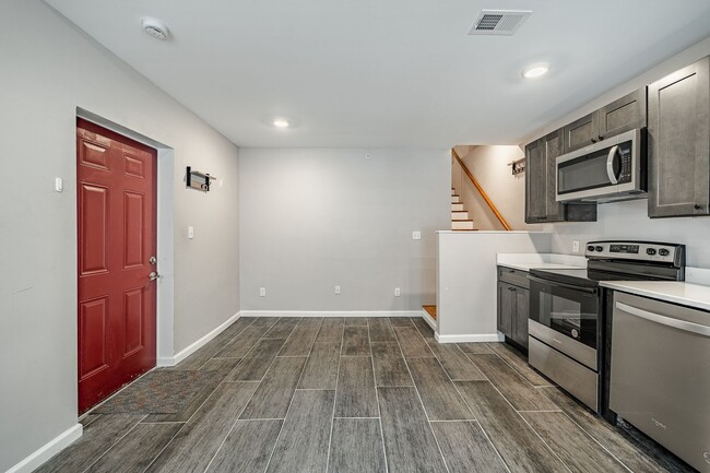 Building Photo - 235 E Market St