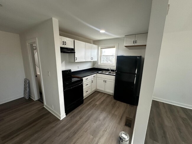 Building Photo - 749 Mt Hope St