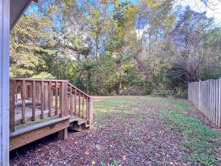 Building Photo - 5 Fox Hill Dr