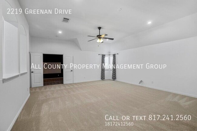 Building Photo - 2219 Greenan Dr
