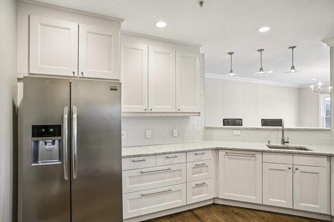 Building Photo - 343 The Promenade