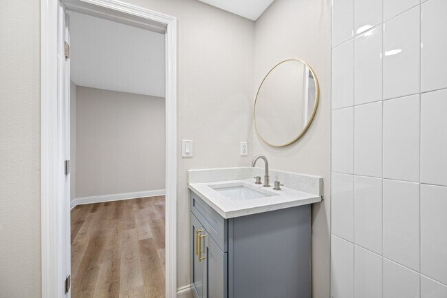 Building Photo - Davis Islands! RARE 3/2 FRESHLY RENOVATED,...