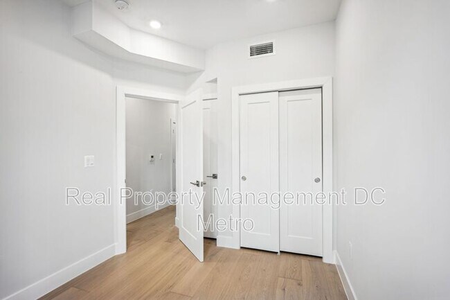 Building Photo - 1112 6th St NW