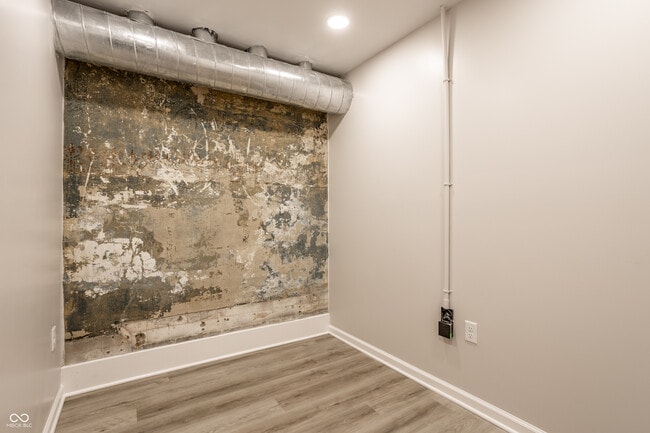 Building Photo - 104 W Main St