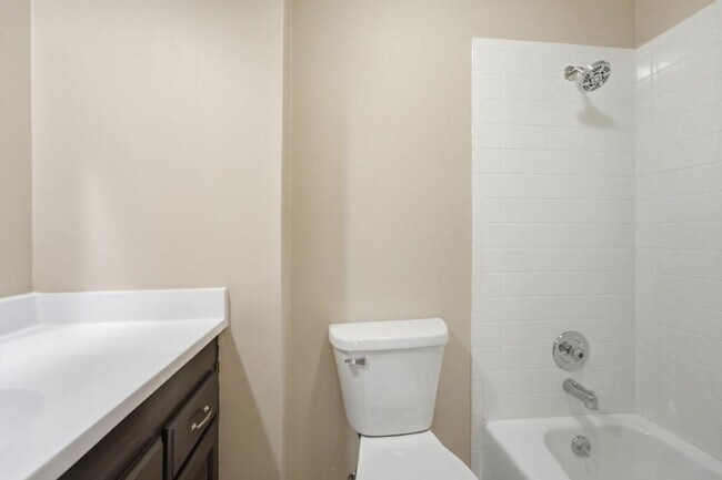 Building Photo - 11804 Oakmont St