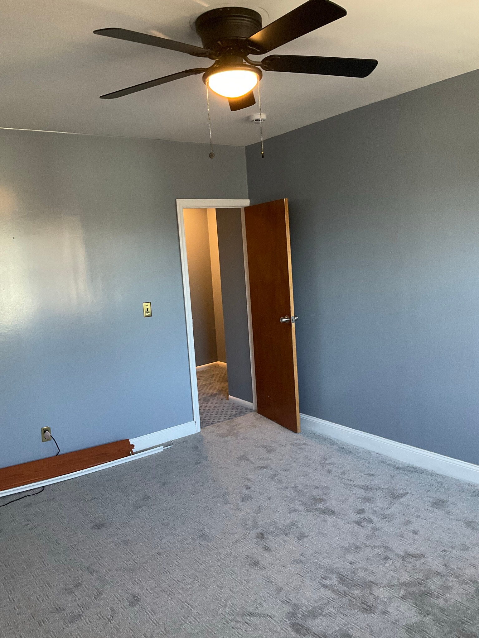 Apt room 2 - 4137 Boyd Ave