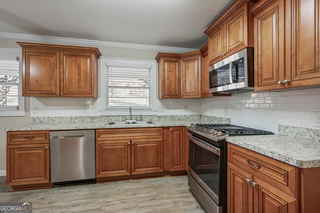 Building Photo - 3823 Kingswood Dr