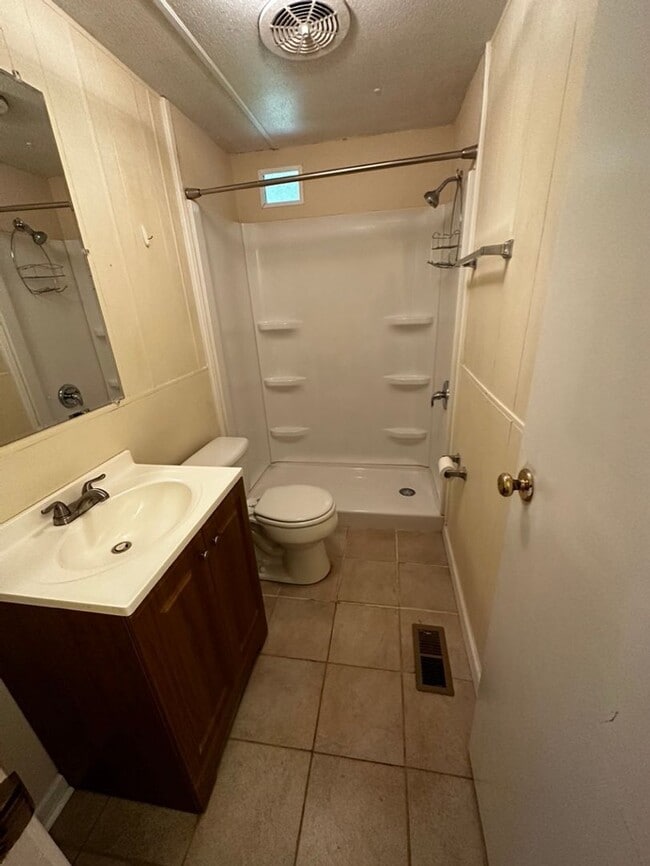 Building Photo - 4 Bedrooms, 2 Bathrooms - Home in Cartersville!