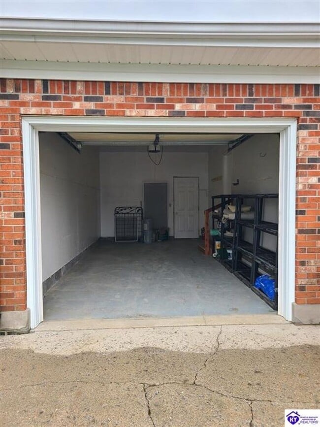 Building Photo - 1506 W Elm Rd