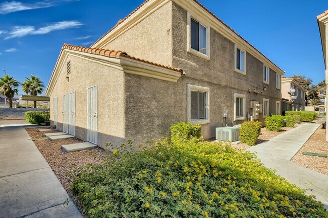 Building Photo - Bright & Open 2 Bed, 2 Bath Condo in Las Vegas