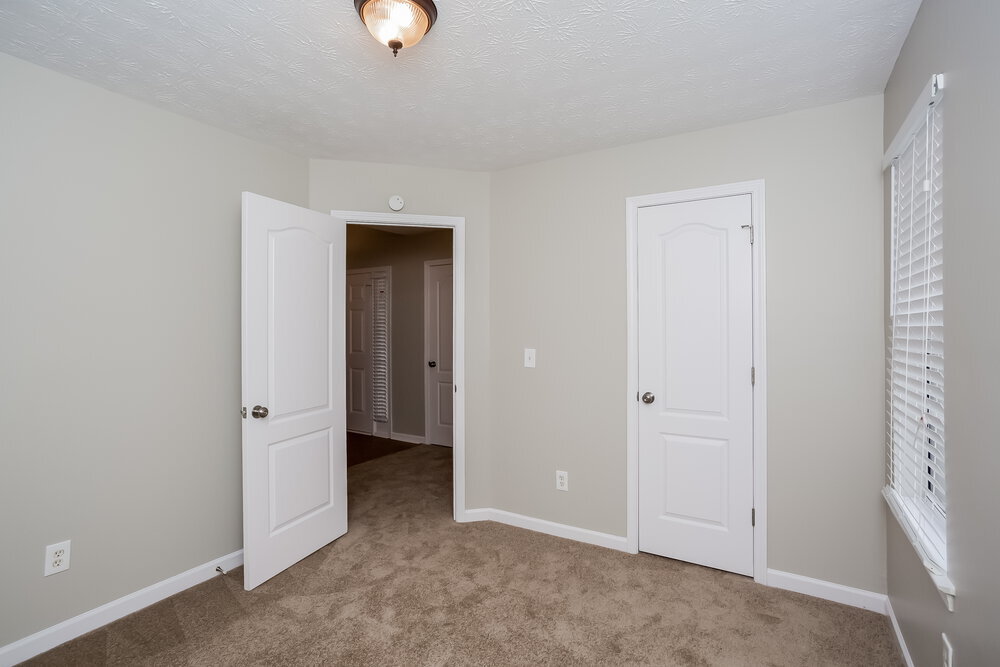 Building Photo - 5275 Yellow Pine Dr